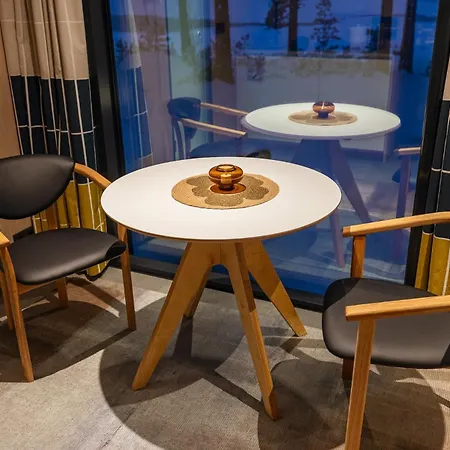 ööd Mirror At Versso Apartment