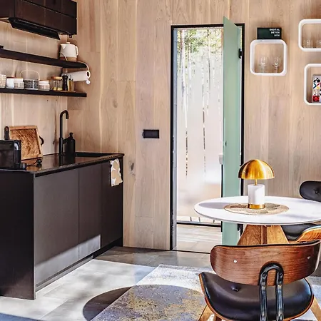 Oeoed Mirror At Versso