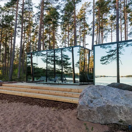 Apartment Oeoed Mirror At Versso *