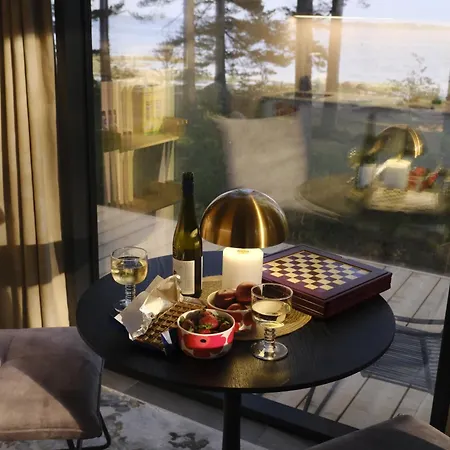 Apartment Oeoed Mirror At Versso *