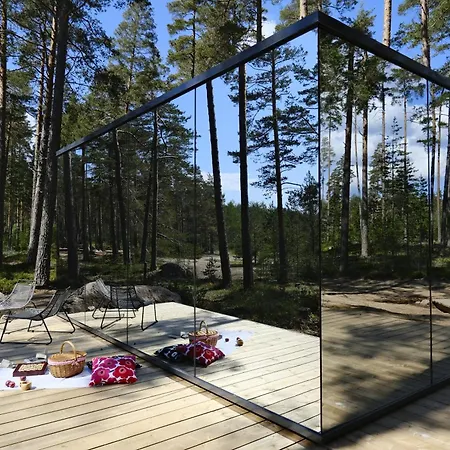 Oeoed Mirror At Versso * Pyhtaa