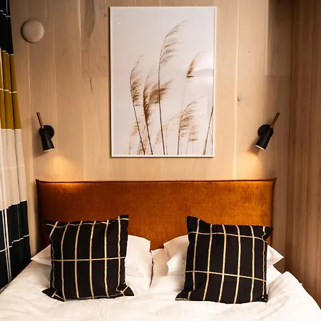 ööd Mirror At Versso Apartment *