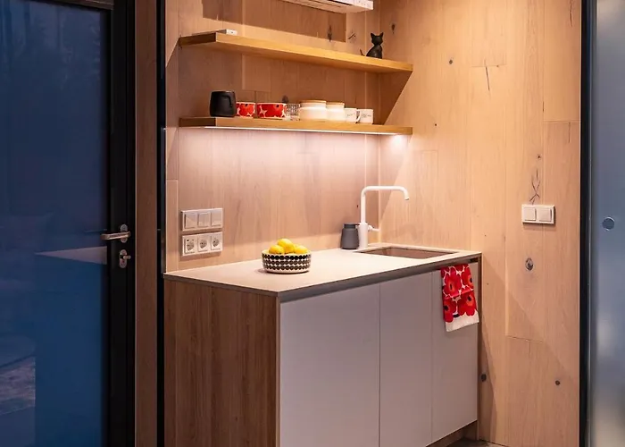 Oeoed Mirror At Versso