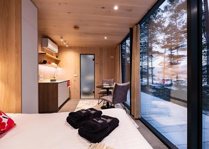 Oeoed Mirror At Versso *