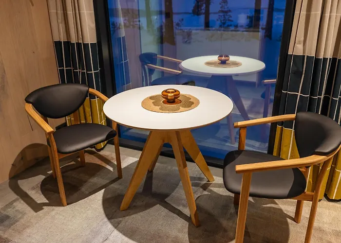 Oeoed Mirror At Versso Appartement