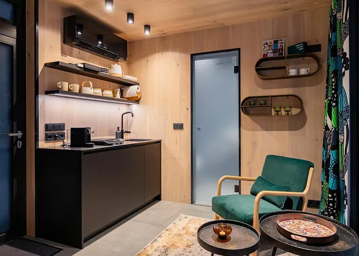 Oeoed Mirror At Versso *