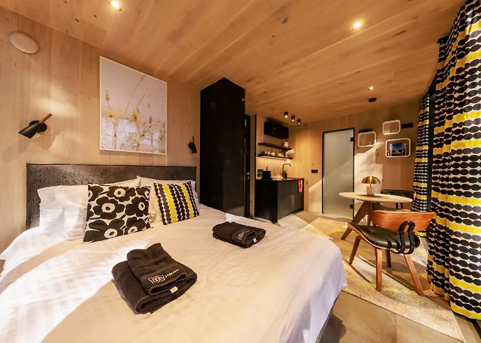 Oeoed Mirror At Versso * Pyhtaa